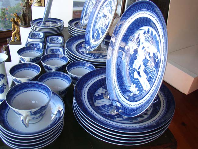 A Mottahedeh "CANTON" porcelain 41 piece dinner service, 20th century — image 2